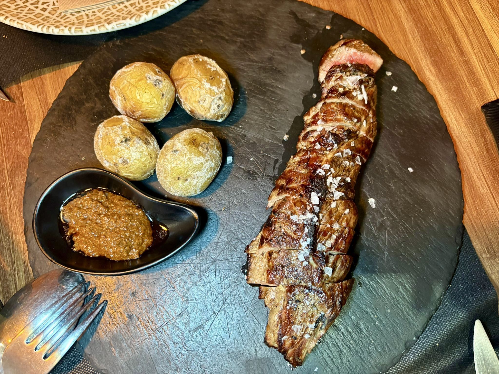 Altobrasa revoluciona el culto a la parrilla en Sevilla tras la visita de Ana Isabel Pareja - Gastronomía y Moda