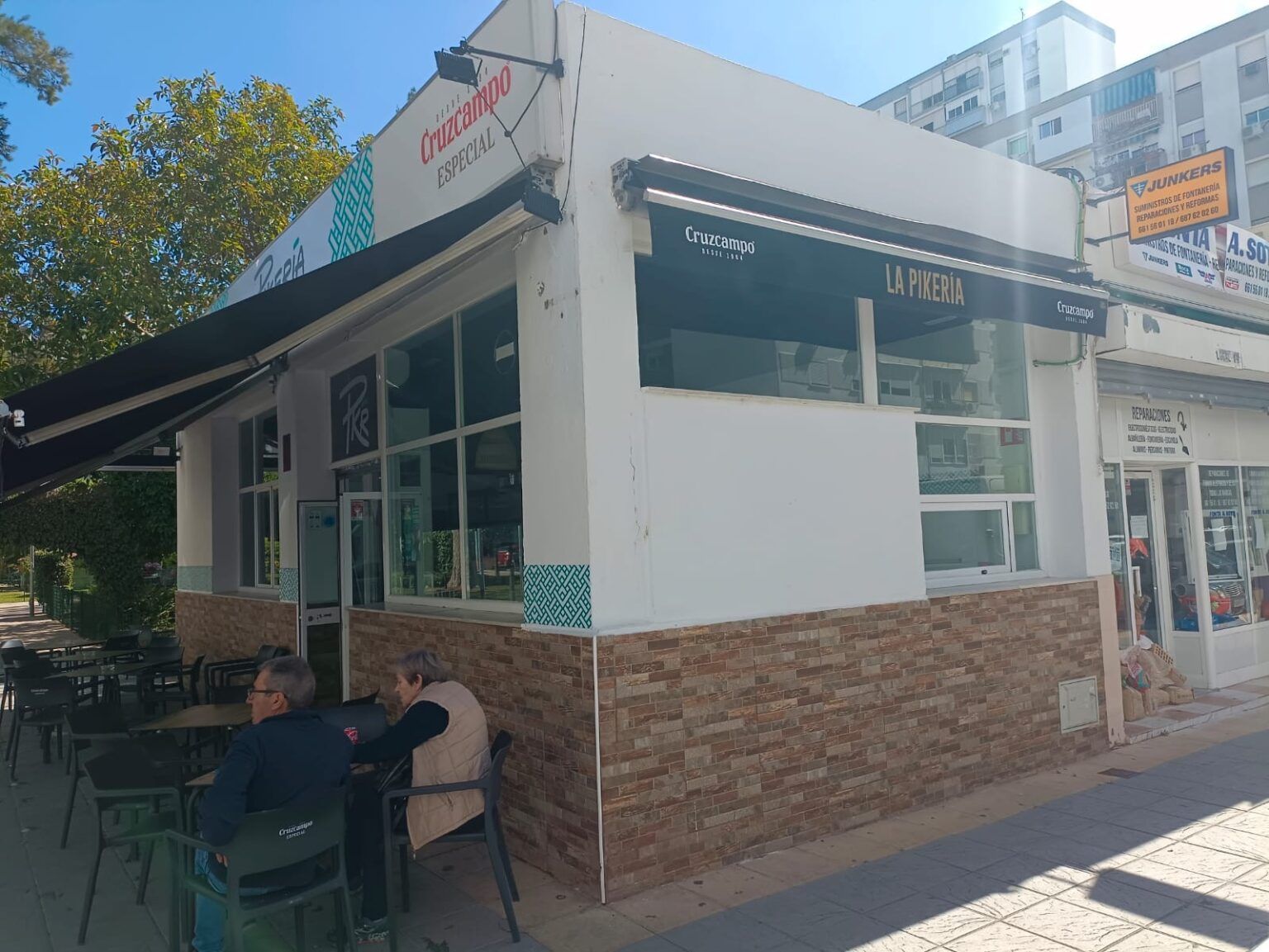 El bar 'Real' que llega al barrio sevillano de Pino Montano - Gastronomía y Moda