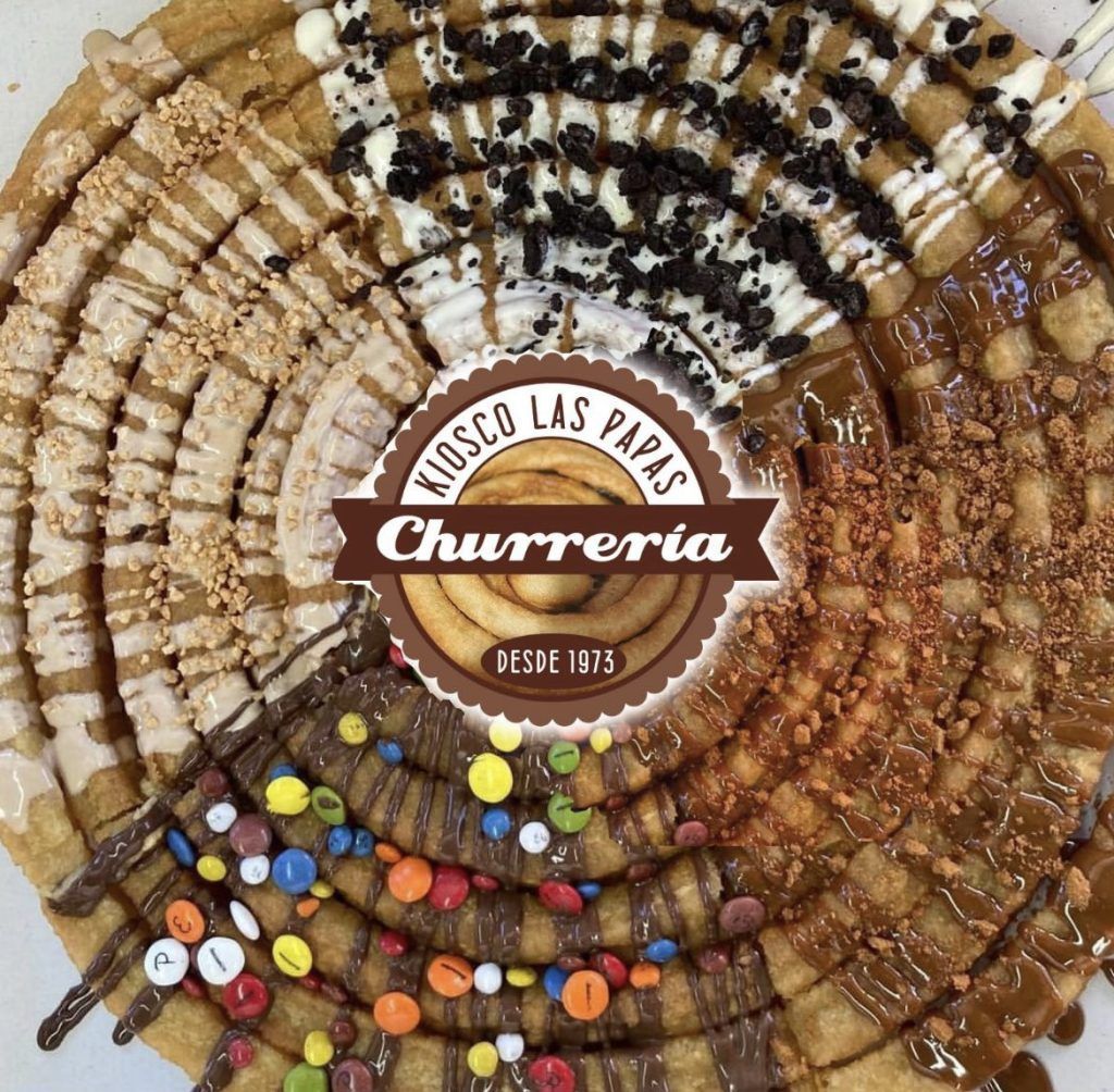 Churrería kiosco Las Papas celebra su 50 aniversario con una churro-pizza - Gastronomía y Moda