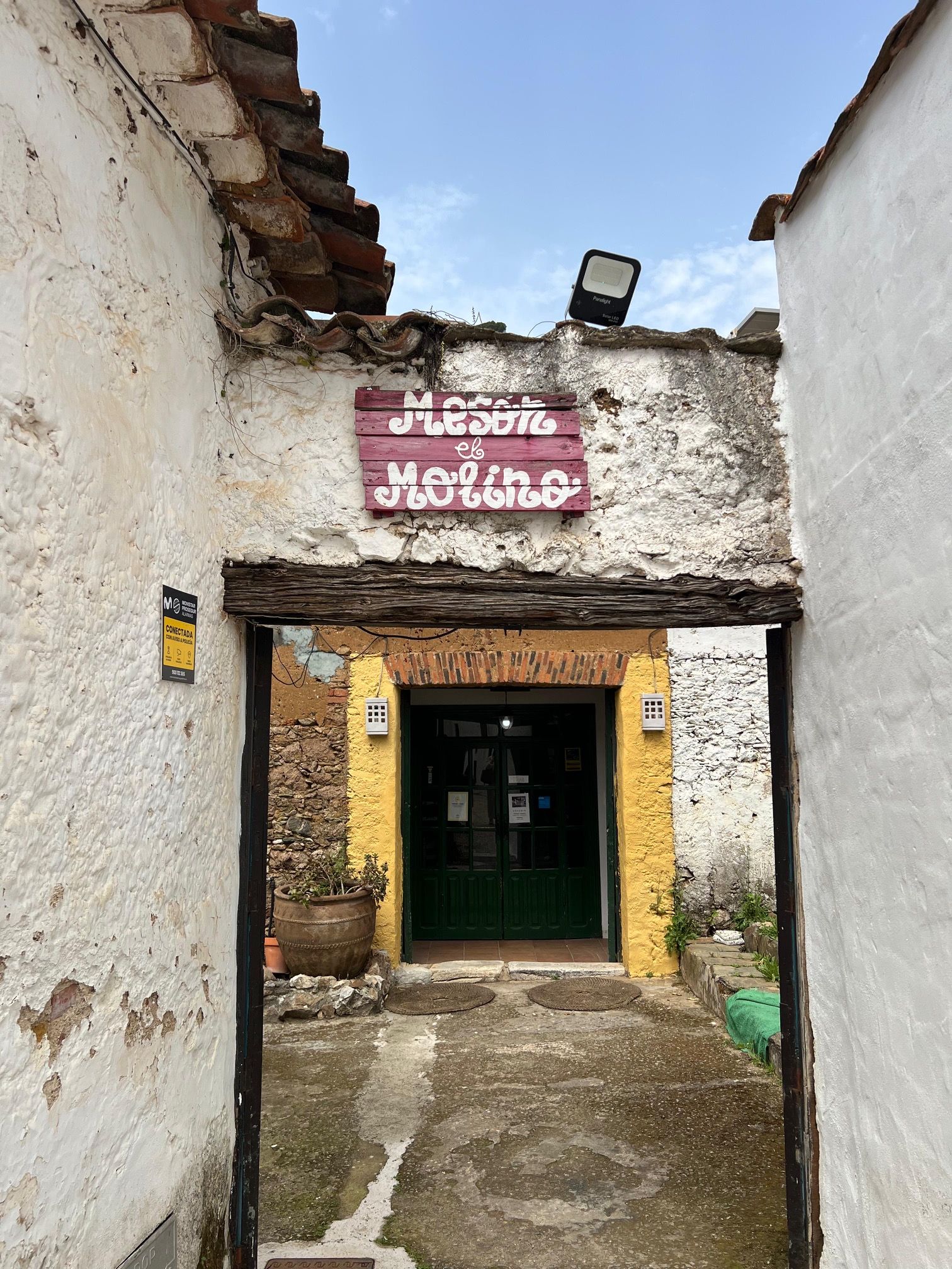 La influencer Lola Martín descubre el restaurante escondido en la Sierra de Aracena y Picos de Aroche que está conquistando a los amantes de la cocina tradicional - Gastronomía y Moda