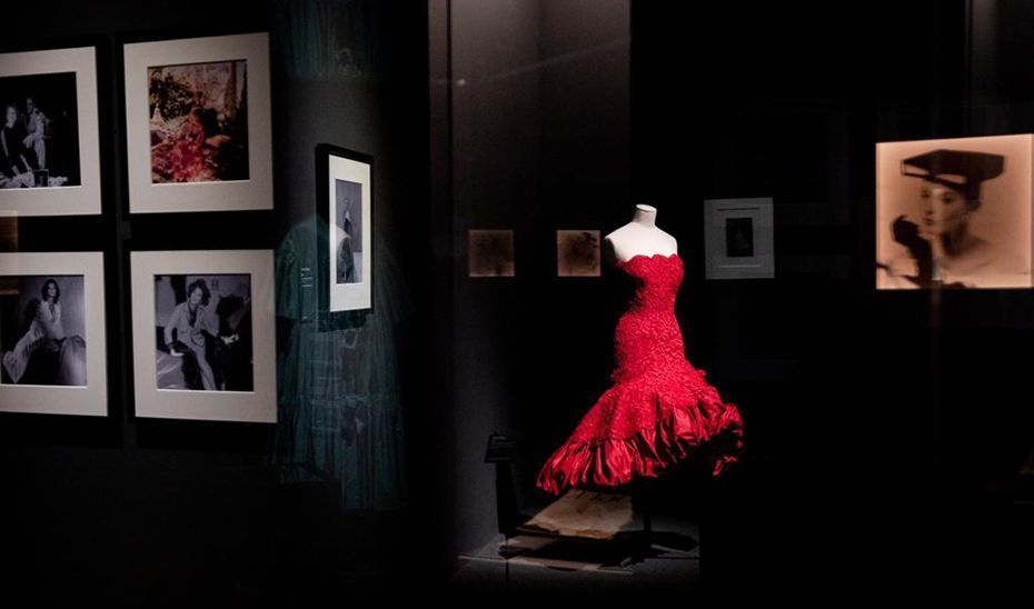 La exposición que no te puedes perder: 'Henry Clarke y la moda de España bajo el influjo de la Alhambra' - Gastronomía y Moda