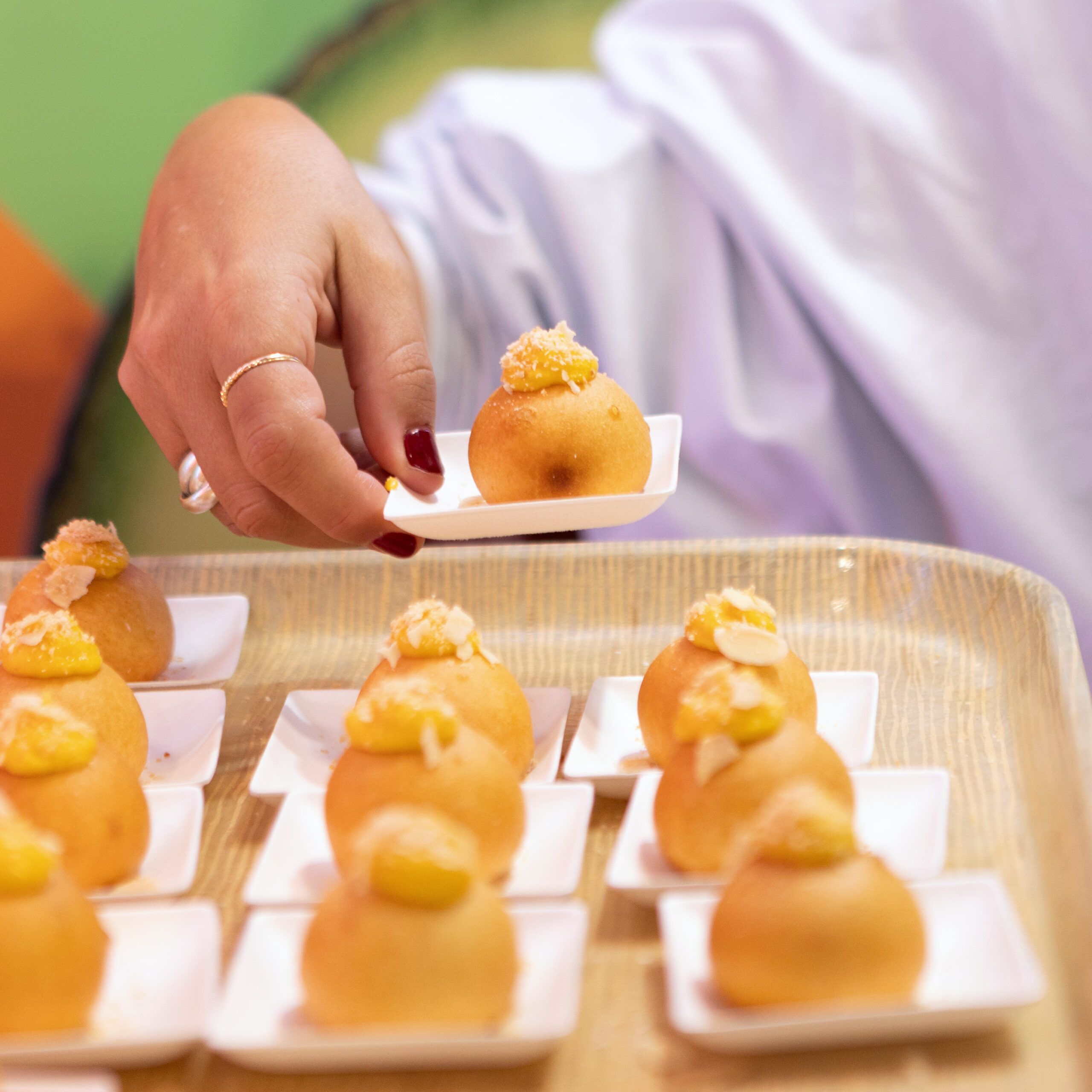 Carlos Maldonado propone tres recetas con mango para disfrutar de la temporada: tacos, pollo al curry y un postre japonés - Gastronomía y Moda