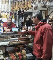Bares y tabernas de Sevilla: La Sevilla gastronómica auténtica magnificamente expuesta por Antonio Sánchez Carrasco - Gastronomía y Moda
