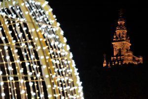 La iluminación navideña llega a las calles de todos los distritos de Sevilla - Gastronomía y Moda