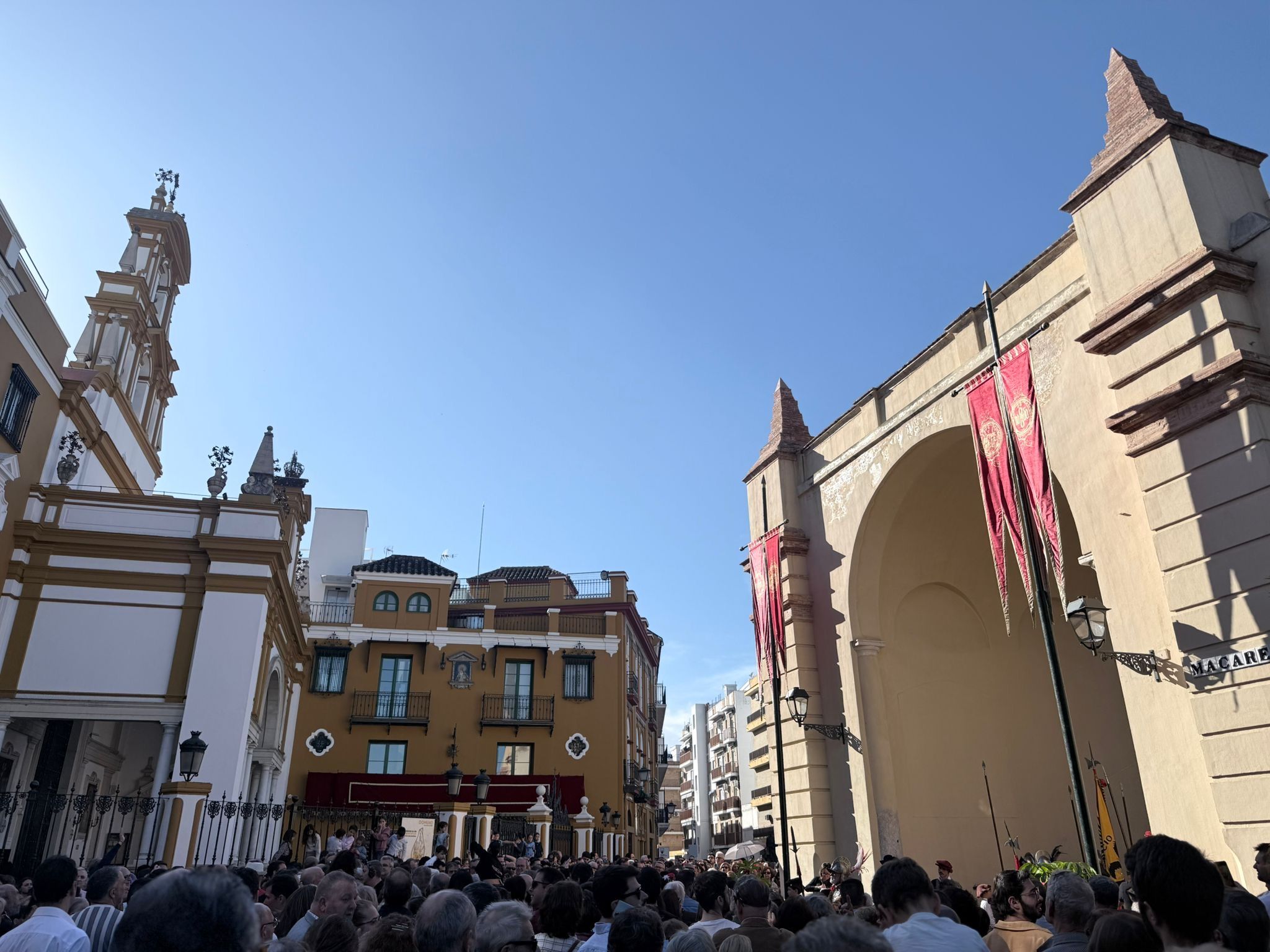 Carlos V e Isabel de Portugal reviven su entrada en Sevilla 500 años después con un desfile sin precedentes - Gastronomía y Moda