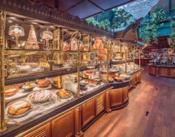 Les Grands Buffets: el templo de la gran cocina francesa y homenaje vivo a Auguste Escoffier: Lujo accesible, recetas legendarias y vinos excepcionales - Gastronomía y Moda