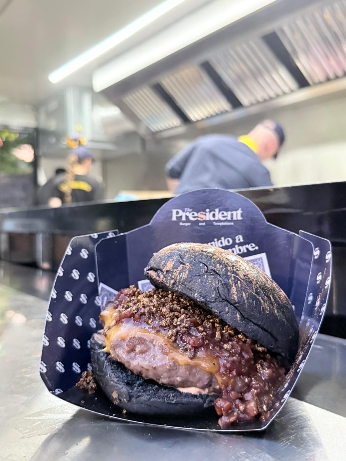 The President conquista Sevilla con su espectacular One Million Wagyu en The Champions Burger - Gastronomía y Moda