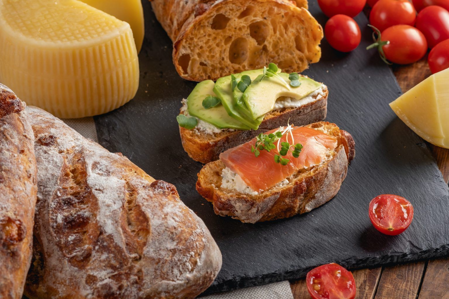 Día Mundial del Pan: Al pan, pan y al vino FANS 🍞 - Gastronomía y Moda