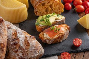 Día Mundial del Pan: Al pan, pan y al vino FANS 🍞 - Gastronomía y Moda