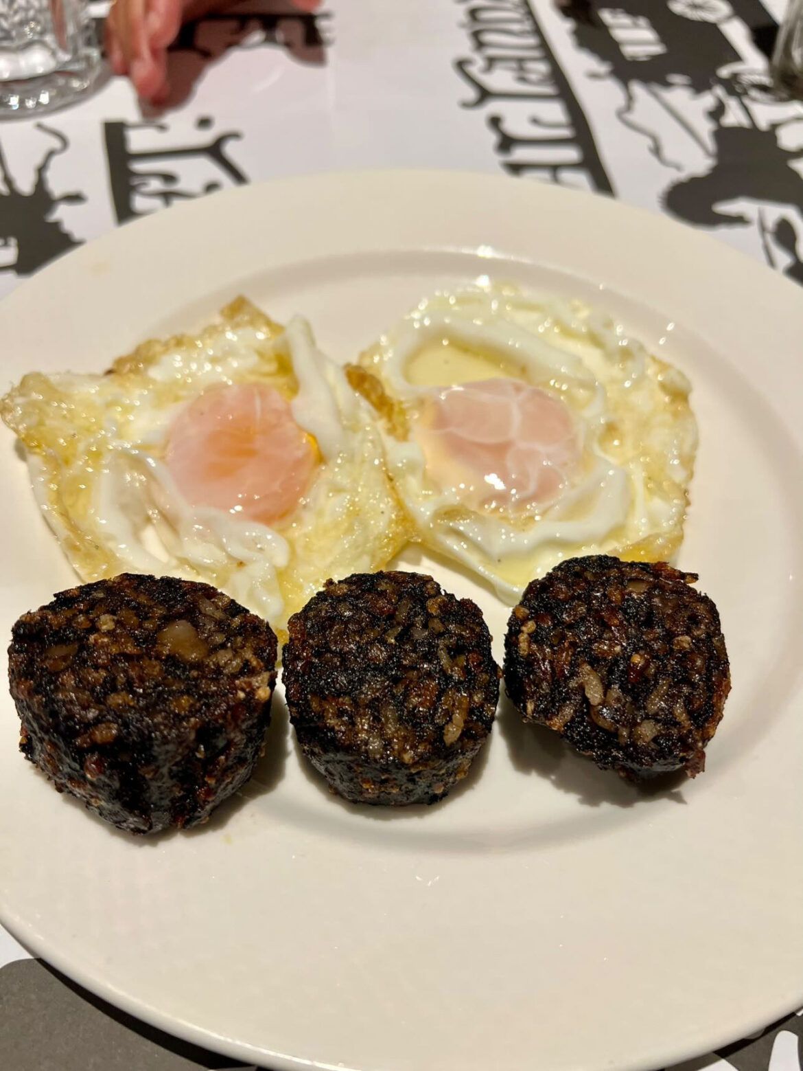 Hotel Landa (Burgos): la mítica morcilla de arroz con huevos fritos que tienes que probar Hotel Landa (Burgos): la mítica morcilla de arroz con huevos fritos que tienes que probar - Gastronomía y Moda