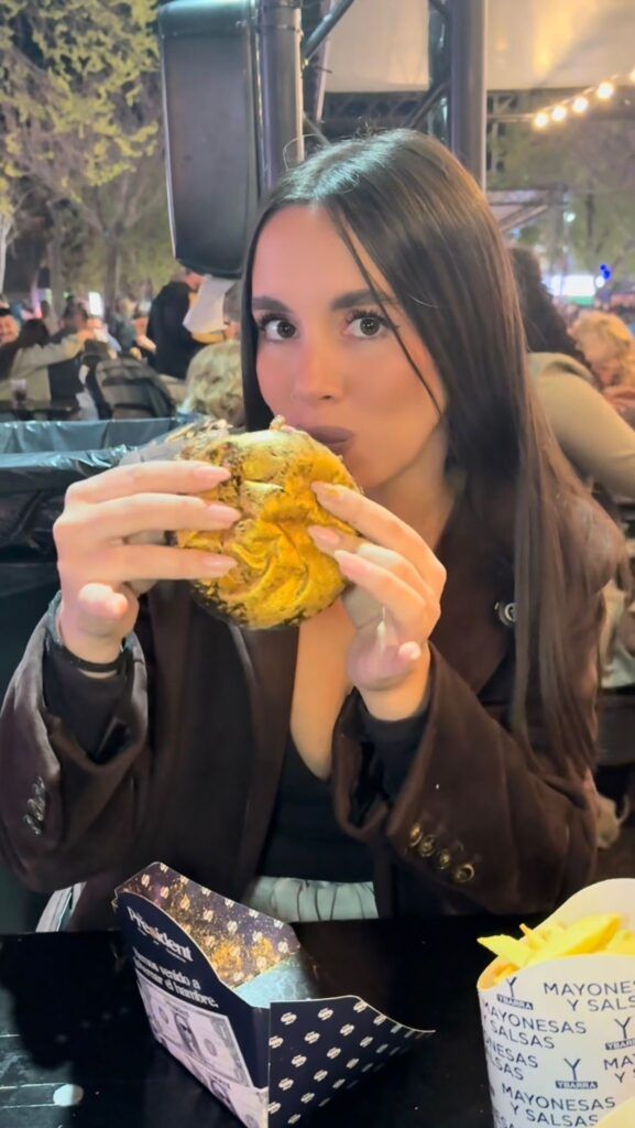 Ana Isabel Pareja señala en The Champions Burger la hamburguesa que más le sorprendió en Dos Hermanas - Gastronomía y Moda