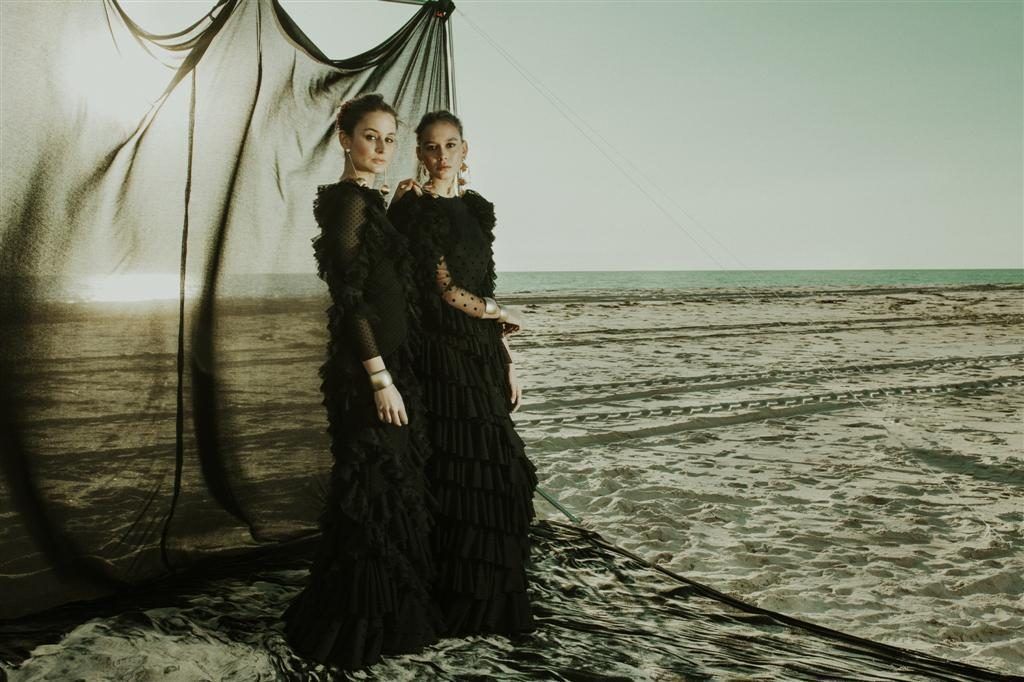 Movimiento y sofisticación protagonizan Pleamar, la nueva colección de Mónica Méndez