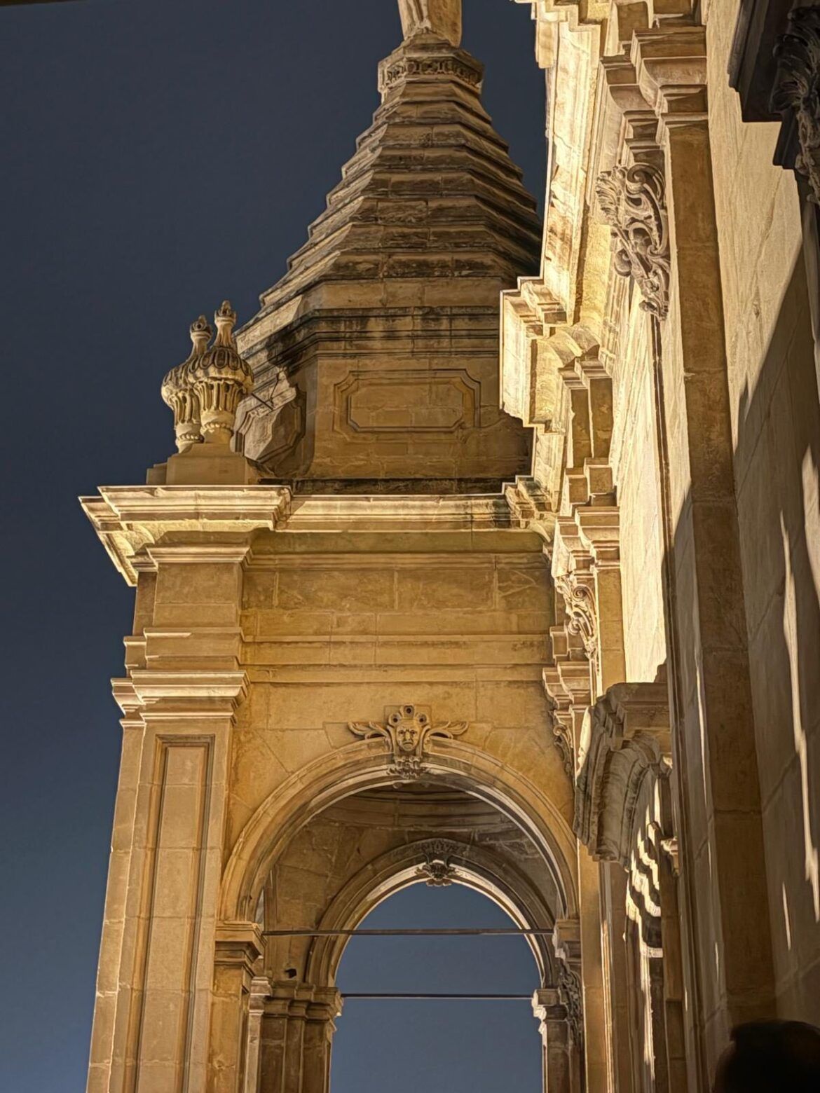 Destinos urbanos perfectos para escapadas cortas La torre de la Catedral de Murcia, una experiencia única al atardecer que eleva la mirada sobre la ciudad - Gastronomía y Moda