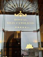 Desayunar en el Parador de Santiago de Compostela: una experiencia gastronómica con historia en el Hostal Reis Católicos - Gastronomía y Moda