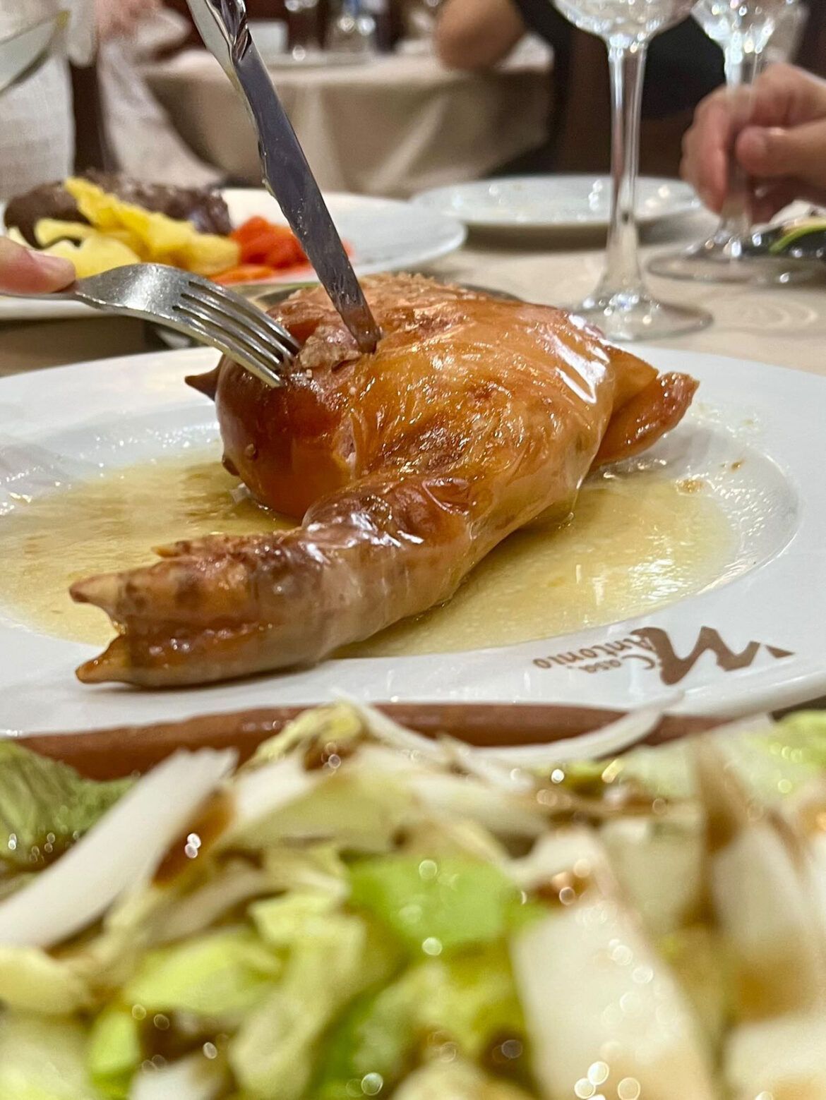 Restaurante Casa Antonio: donde se disfruta el tostón segoviano como mandan los cánones - Gastronomía y Moda