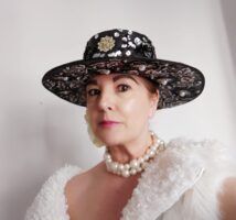 Teresa Carreira: artesanía exclusiva que eleva el sombrero cordobés a una pieza de alta creación - Gastronomía y Moda