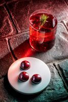 Cócteles del mundo en el interior de bombones para estas Navidades - Gastronomía y Moda