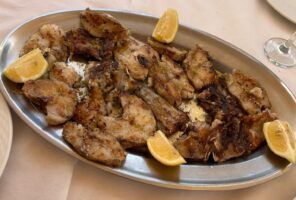 Restaurante Mesón del Puerto en Garrucha, donde te esperan pescados, mariscos y carnes a la brasa del más alto nivel - Gastronomía y Moda