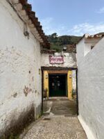La influencer Lola Martín descubre el restaurante escondido en la Sierra de Aracena y Picos de Aroche que está conquistando a los amantes de la cocina tradicional - Gastronomía y Moda