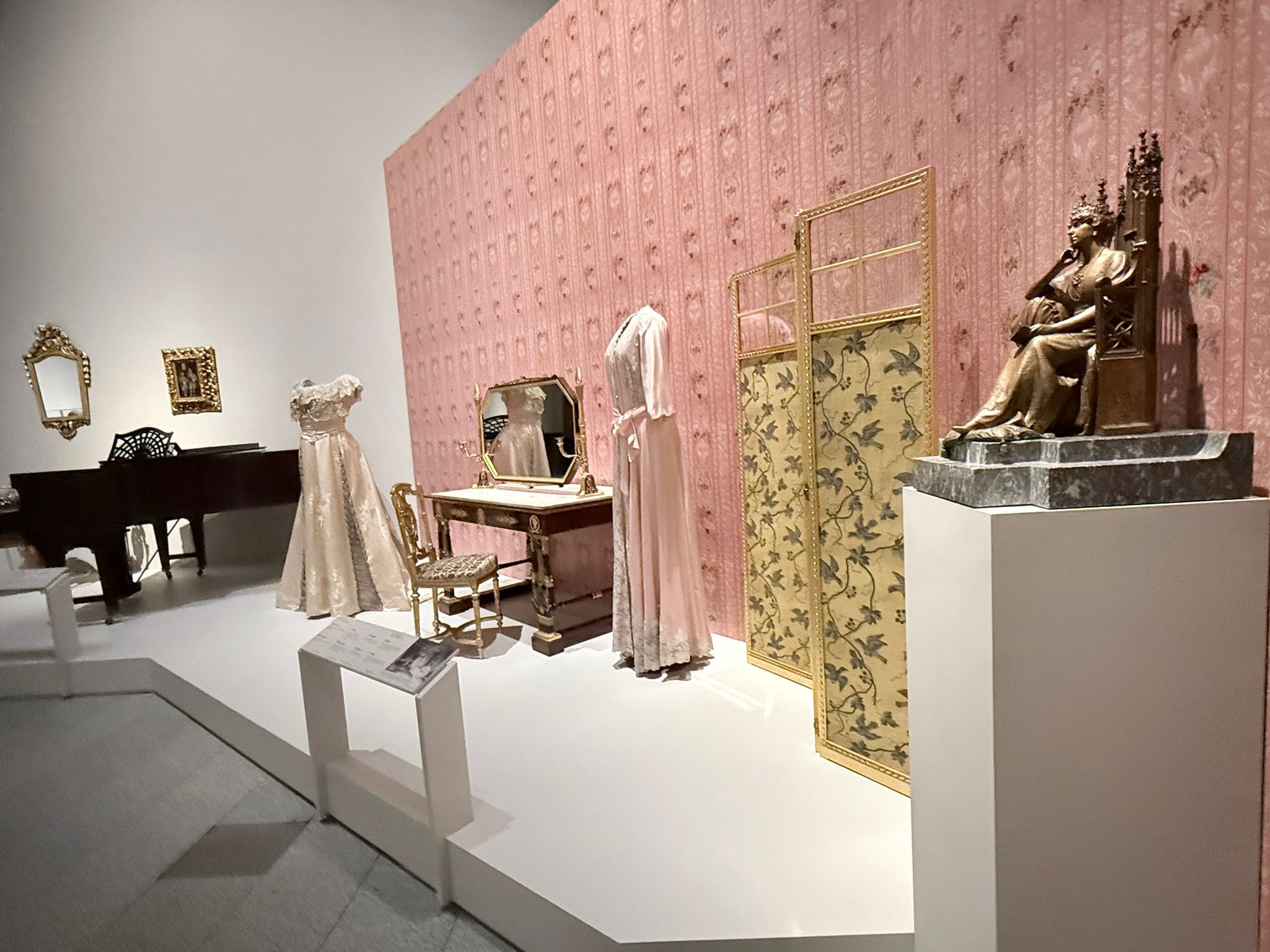 Victoria Eugenia deslumbra en la Galería de las Colecciones Reales de Madrid con una exposición imprescindible - Gastronomía y Moda
