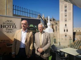 El Ayuntamiento de Sevilla apoya la nueva campaña de la Asociación de Hoteles en colaboración con distintos operadores turísticos para atraer clientes mediante una oferta diversificada de cultura y ocio - Gastronomía y Moda