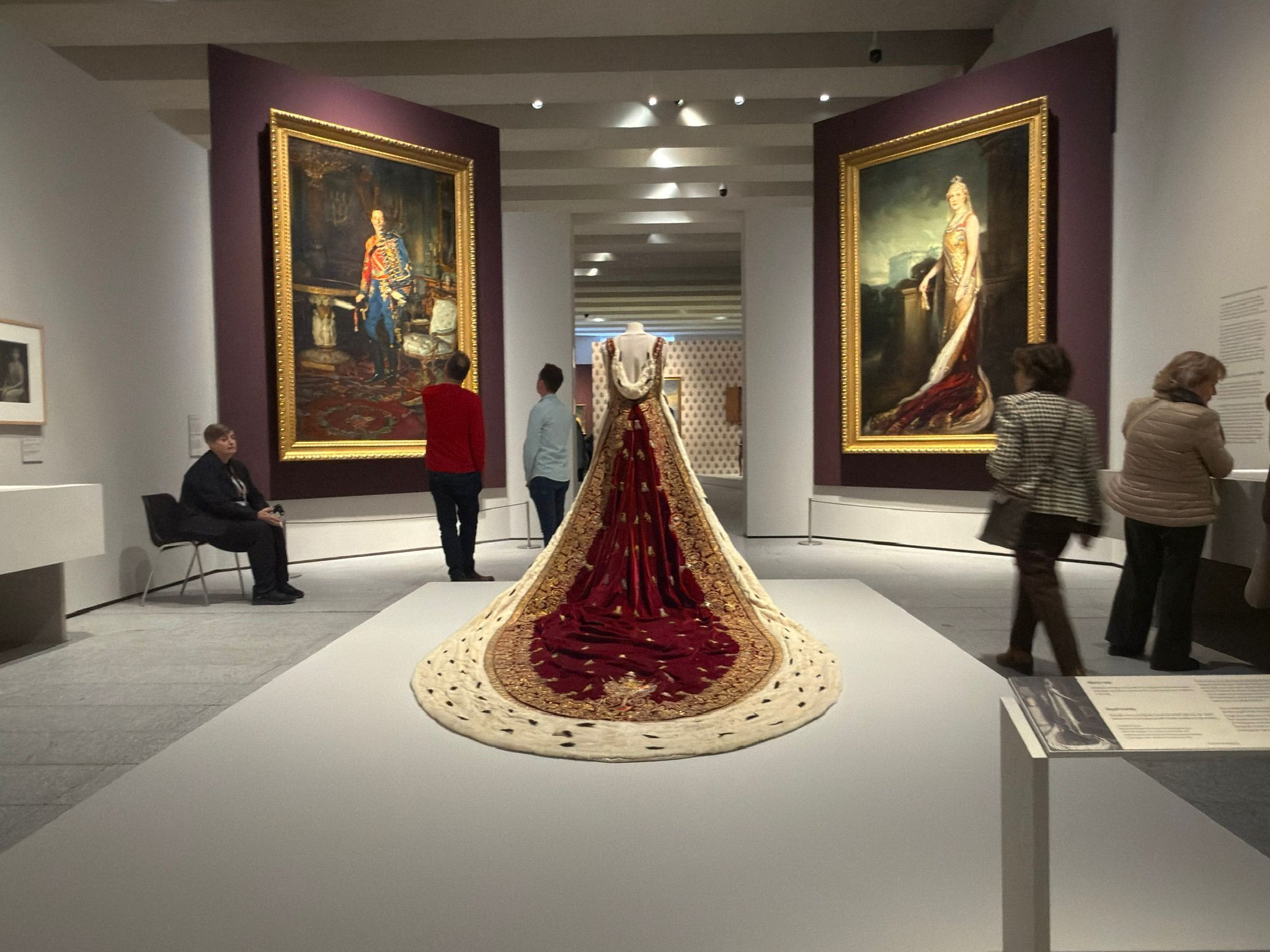 Victoria Eugenia deslumbra en la Galería de las Colecciones Reales de Madrid con una exposición imprescindible - Gastronomía y Moda