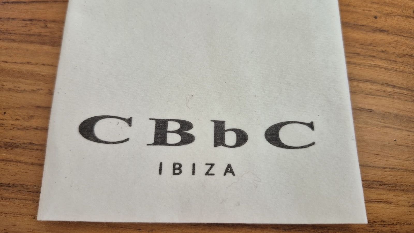 CBbC Cala Bassa en Ibiza: cocina mediterránea de primera calidad en una de las playas más bellas de la isla - Gastronomía y Moda