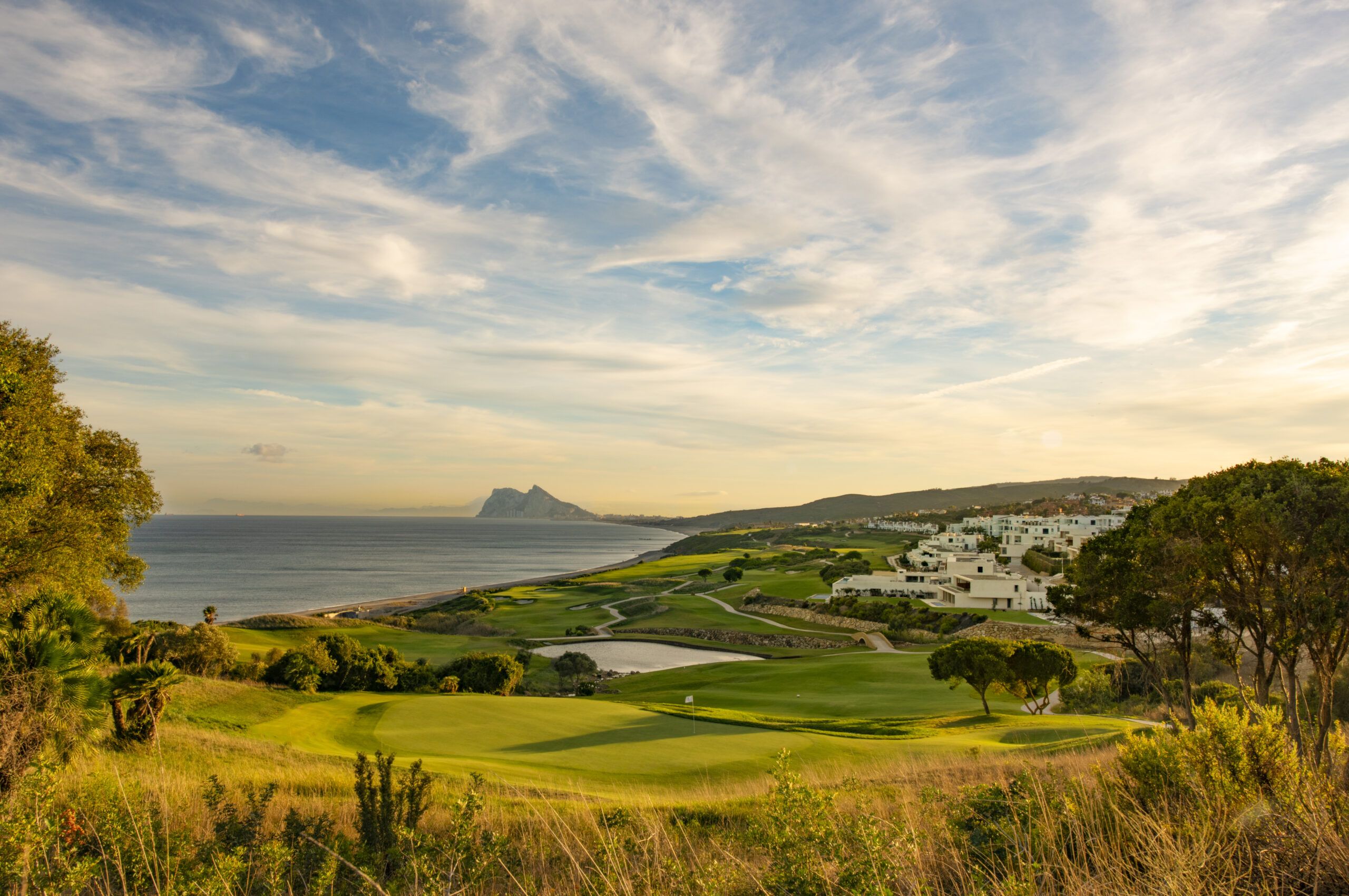 Fairmont La Hacienda Costa del Sol patrocina al jugador del DP World Tour 2026 Ángel Ayora - Gastronomía y Moda
