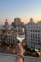 Atenea Sky Bar, donde se disfrutan los atardeceres más mágicos de Valencia - Gastronomía y Moda