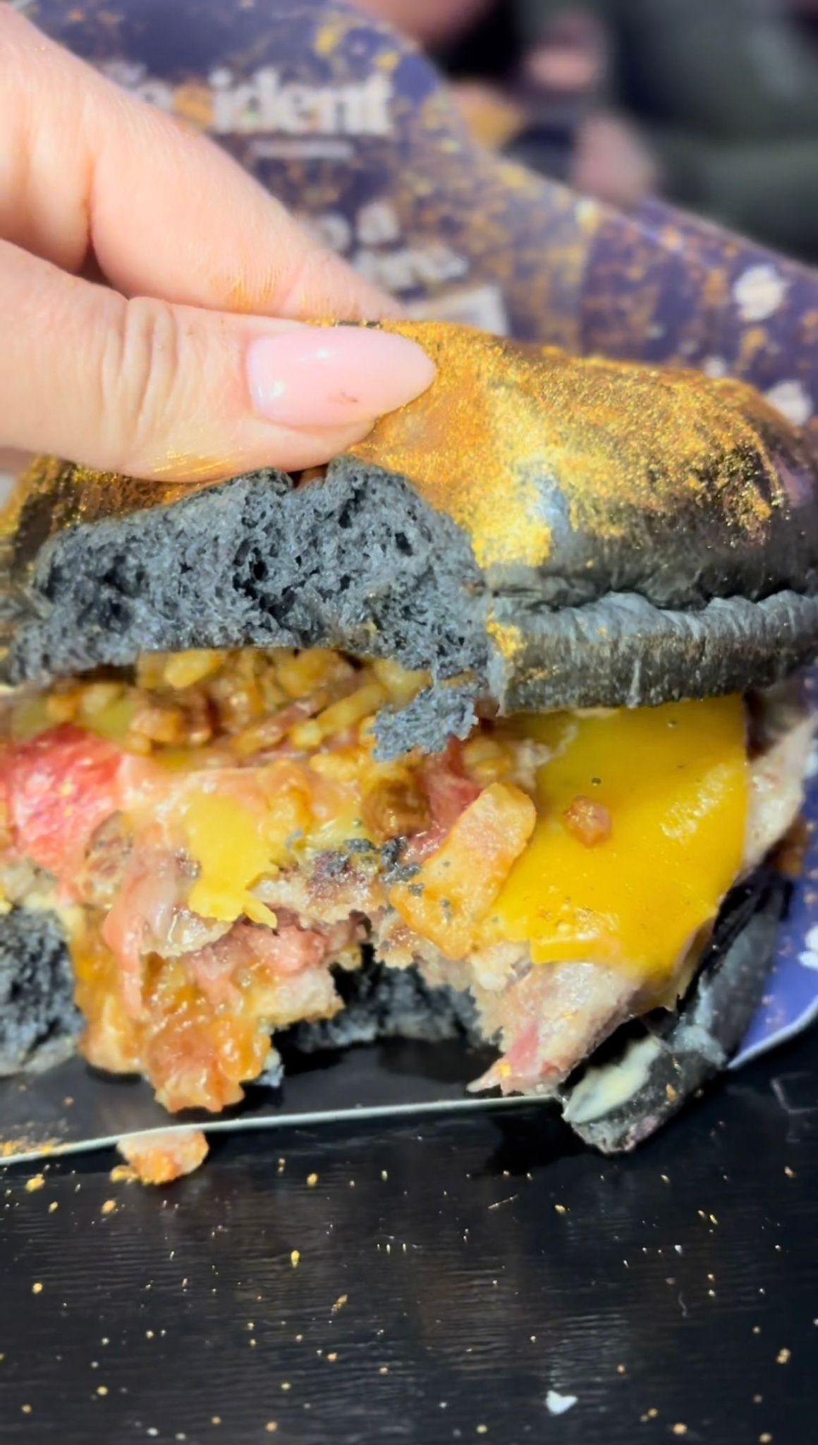 Ana Isabel Pareja señala en The Champions Burger la hamburguesa que más le sorprendió en Dos Hermanas - Gastronomía y Moda