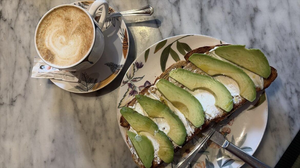 Desayuno en Café Tertulia, un clásico para empezar el día en Santiago de Compostela - Gastronomía y Moda
