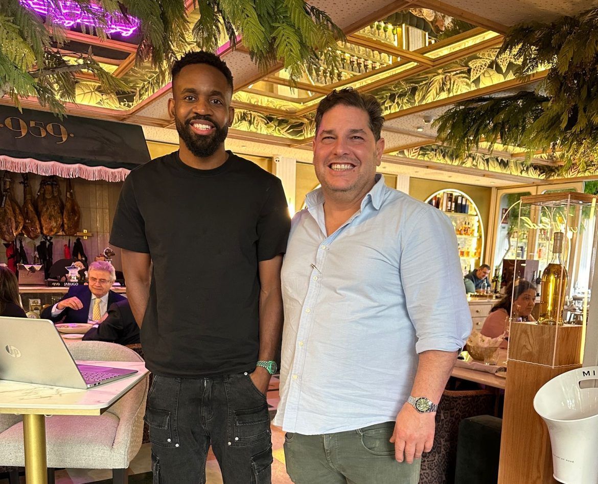 Cédric Bakambu disfruta de lo mejor del restaurante Los Baltazares Cédric Bakambu disfruta de lo mejor del restaurante Los Baltazares - Gastronomía y Moda