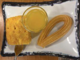 Desayunar frente al Obradoiro en el Café Restaurante Raxoi de Santiago de Compostela - Gastronomía y Moda