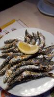 El descubrimiento del verano en Málaga: pescaito frito y espetos en La Más Fría - Gastronomía y Moda