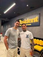 El futbolista Chimy Ávila visita The President y descubre una de las hamburgueserías más premiadas de Sevilla - Gastronomía y Moda