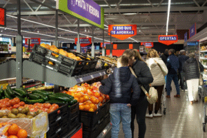 Los españoles cambian su forma de comprar: los productos frescos ya dominan la cesta - Gastronomía y Moda