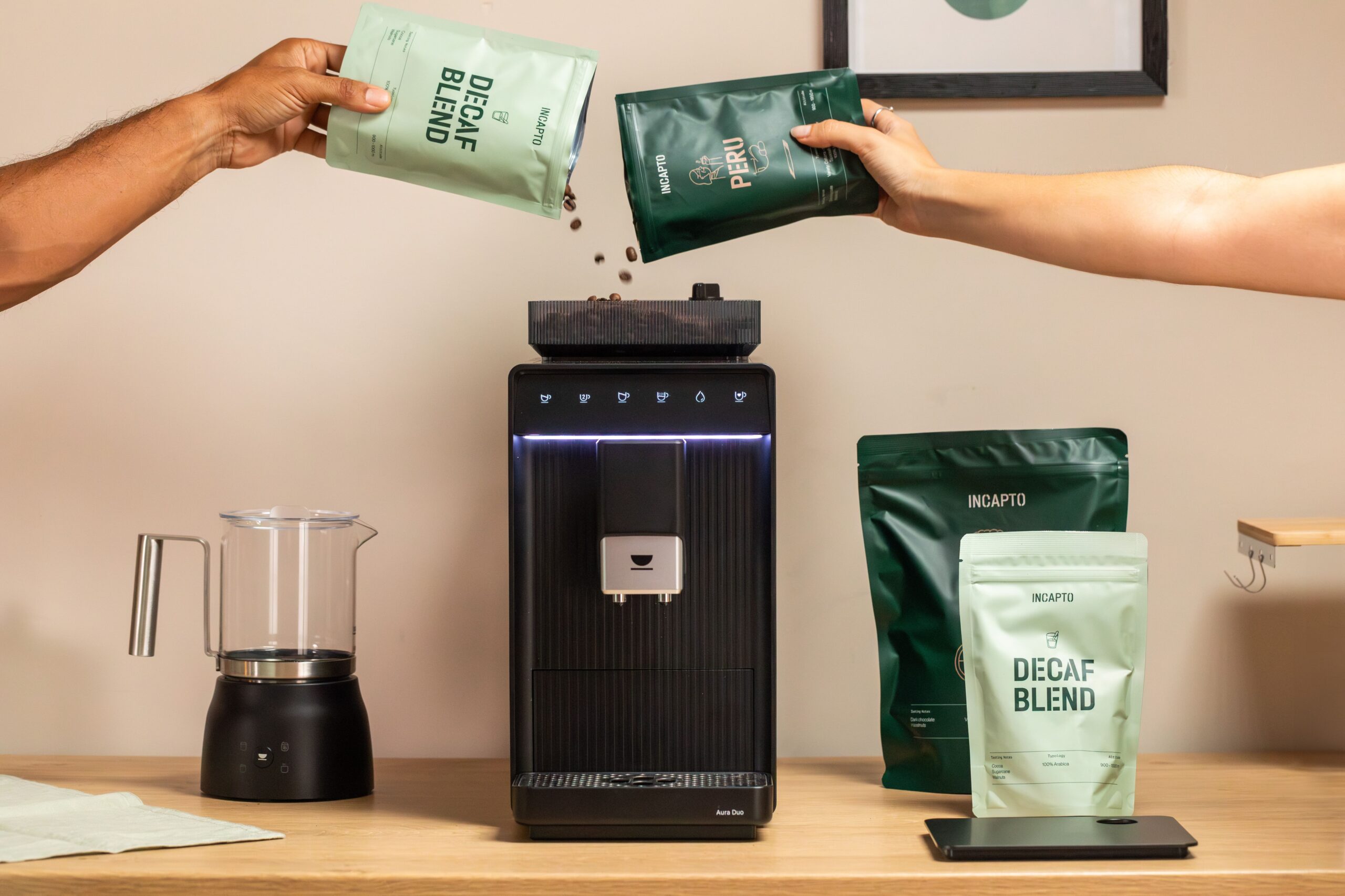 INCAPTO lanza Aura Duo, la cafetera que permite alternar dos cafés en grano con un solo clic - Gastronomía y Moda