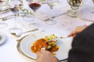 El hotel Alfonso XIII ratifica un año más su espíritu solidario con sus menús de Navidad a beneficio del Banco de Alimentos de Sevilla - Gastronomía y Moda