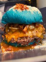 Las abuelas inspiran una de las hamburguesas más emotivas de la Navidad en Sevilla - Gastronomía y Moda