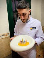 Adrian Calvente - El sevillano Isaac Bernal estudiante del “Hotel Escuela de Santa Brígida” en Gran Canaria ganador de la 5ª edición del concurso culinario GMchef “Alimenta tu Talento” 2020 - Gastronomía y Moda