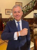 Éxito de la campaña con las pulseras del Gran Visir de la Cabalgata de Sevilla 2024 - Gastronomía y Moda