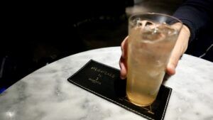 Una noche en Momus, una de las barras más creativas de Madrid - Gastronomía y Moda