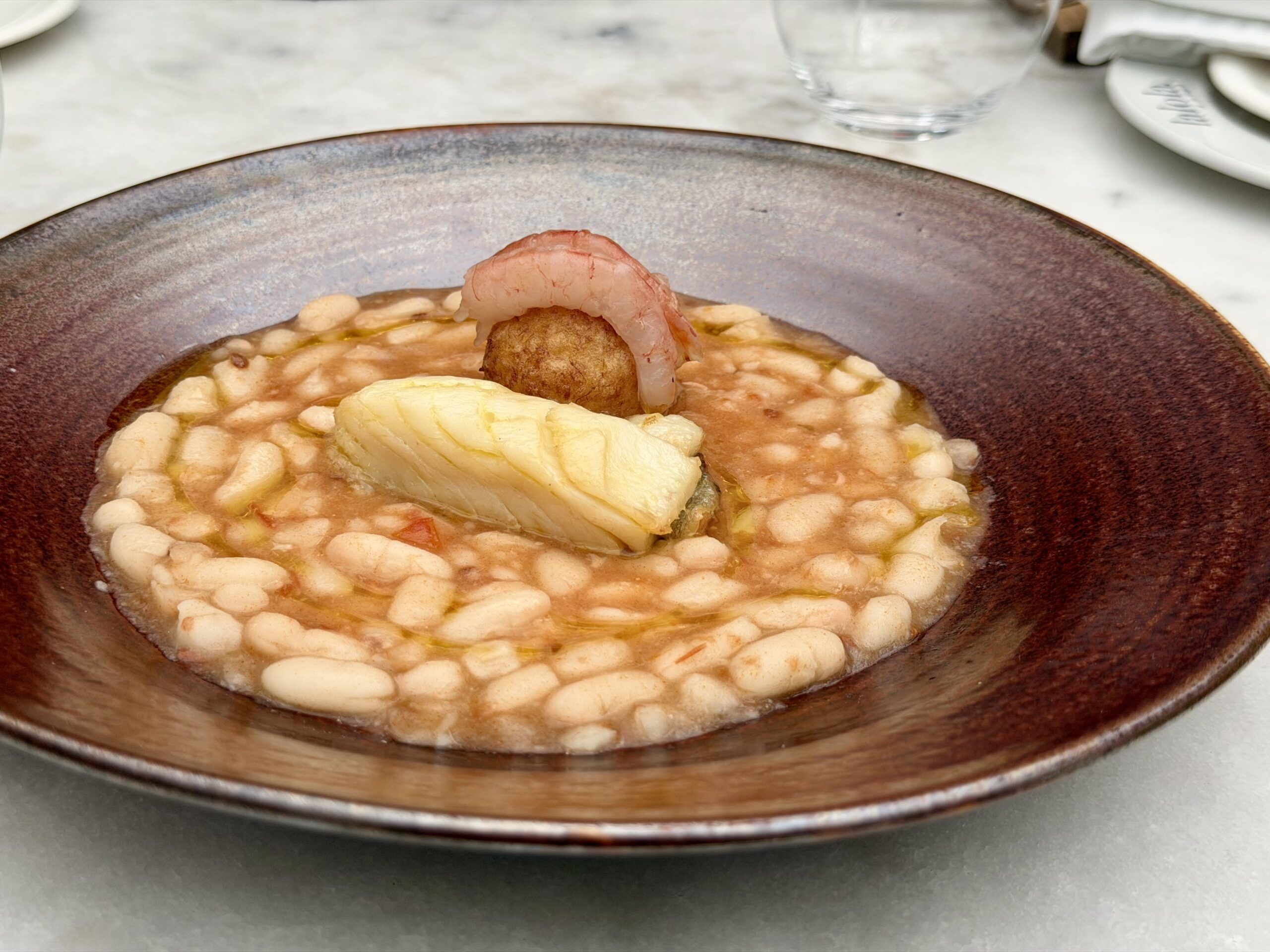 Lalola de Javi Abascal celebra el Día de Andalucía con sus Jornadas gastronómicas del guiso andaluz - Gastronomía y Moda