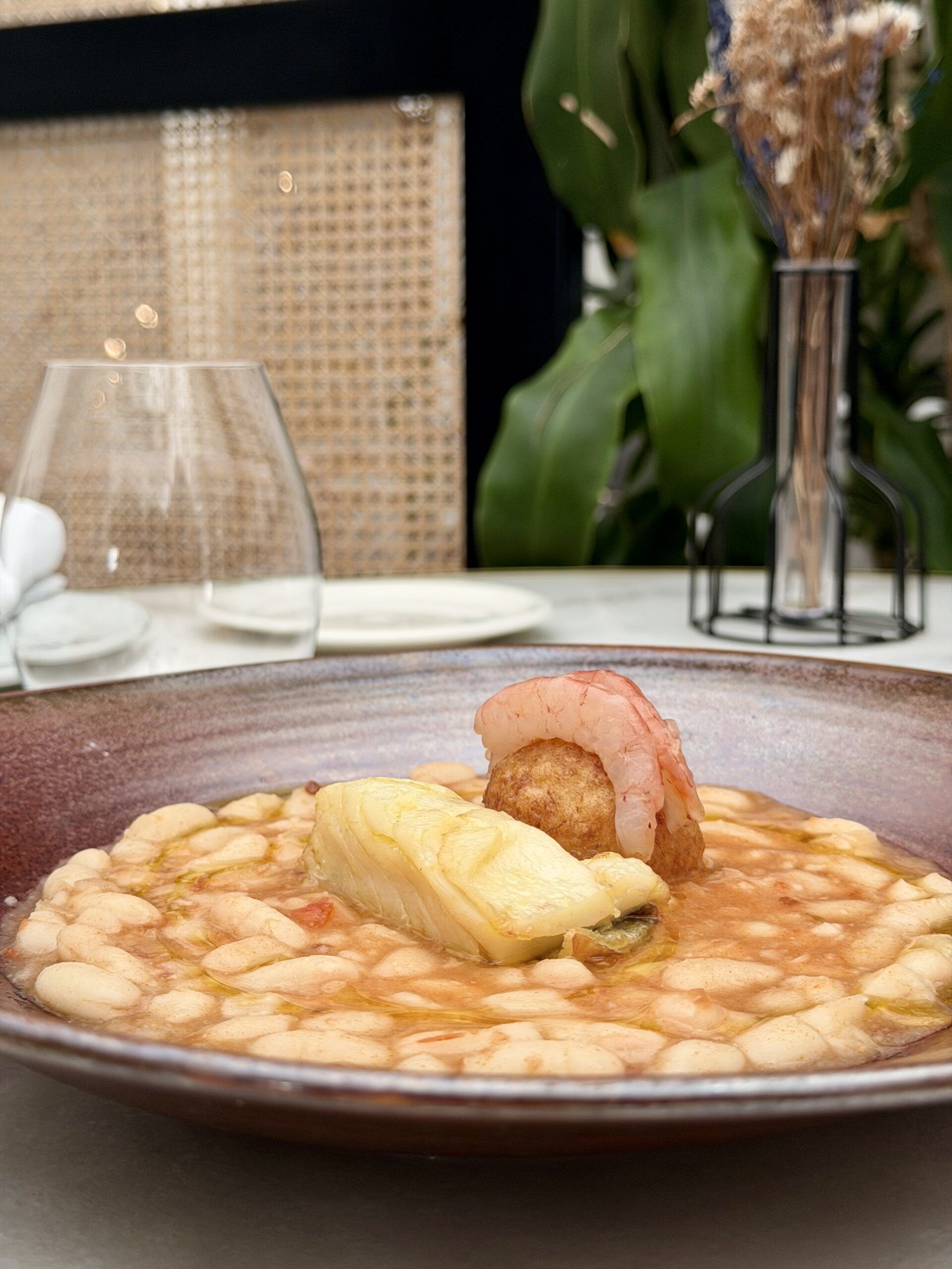 Lalola de Javi Abascal celebra el Día de Andalucía con sus Jornadas gastronómicas del guiso andaluz - Gastronomía y Moda