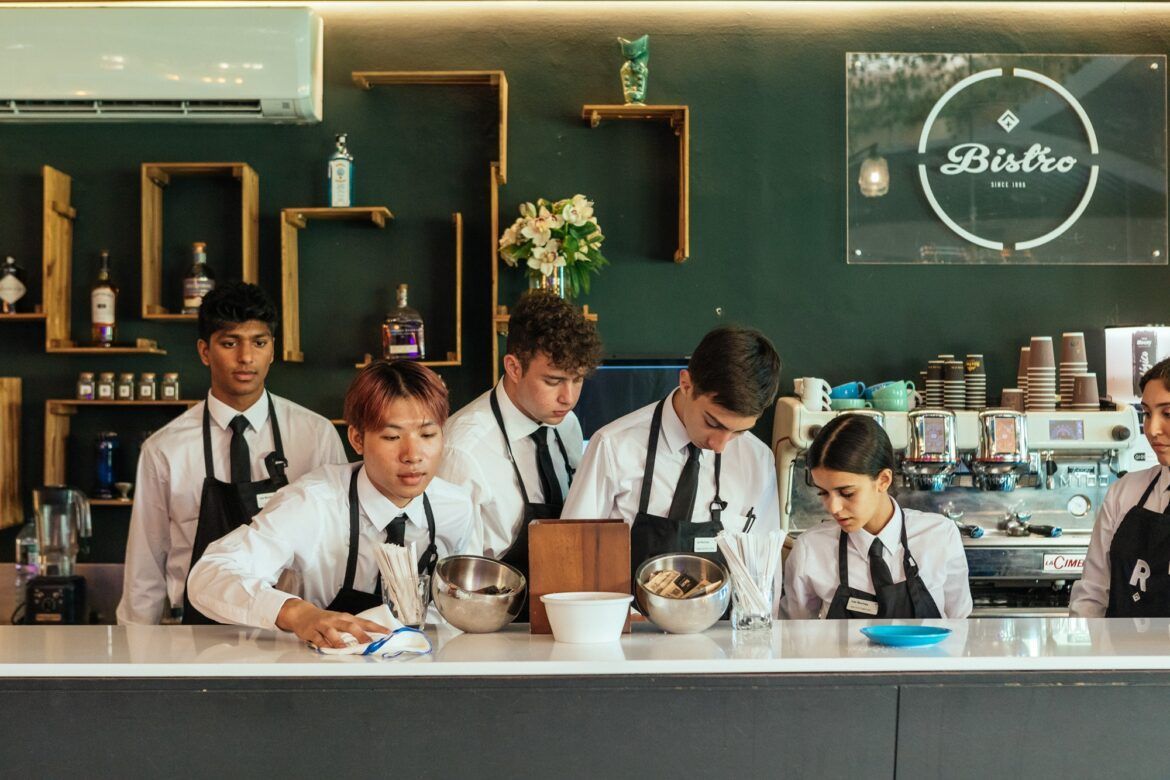Les Roches impulsa la excelencia gastronómica en la Gala Michelin 2026 Les Roches impulsa la excelencia gastronómica en la Gala Michelin 2026 - Gastronomía y Moda