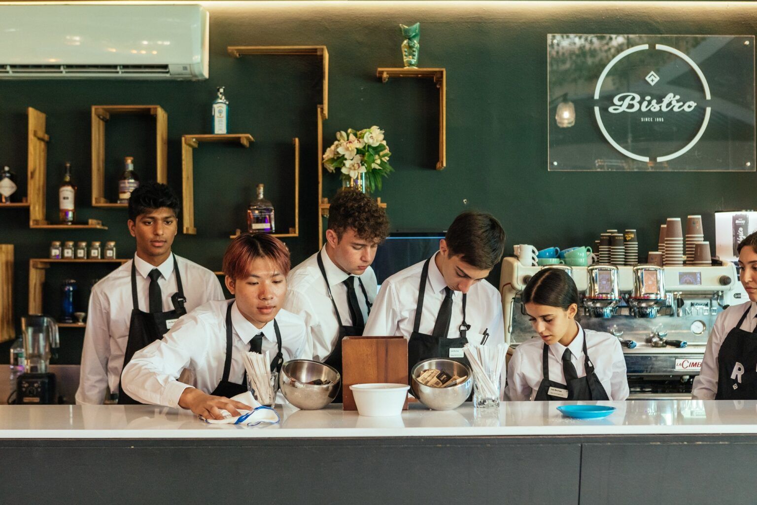 Les Roches impulsa la excelencia gastronómica en la Gala Michelin 2026 - Gastronomía y Moda