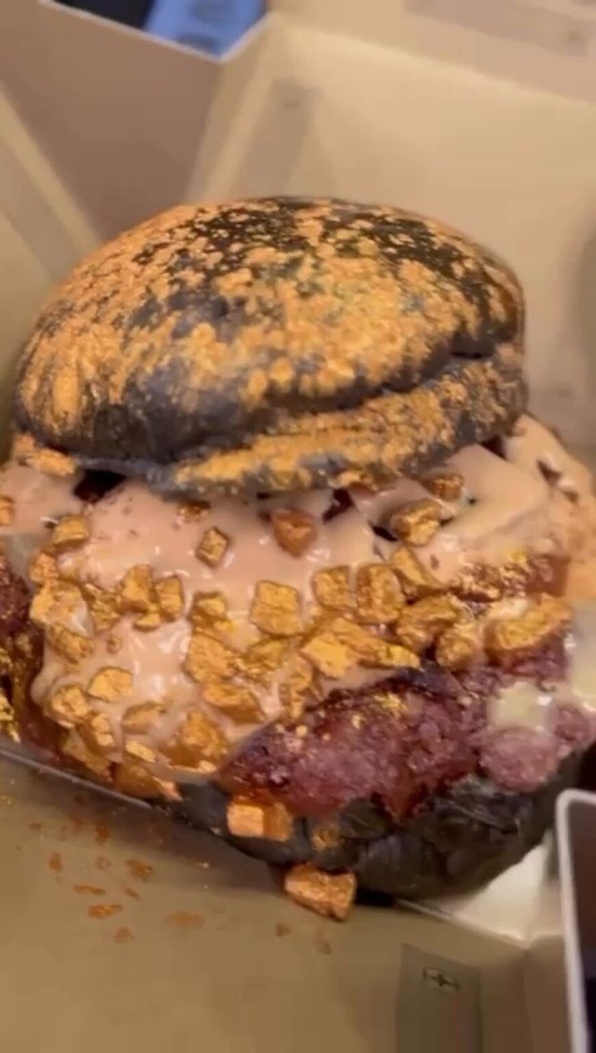 Ana Isabel Pareja pone en valor el universo The President como referente burger en Sevilla - Gastronomía y Moda