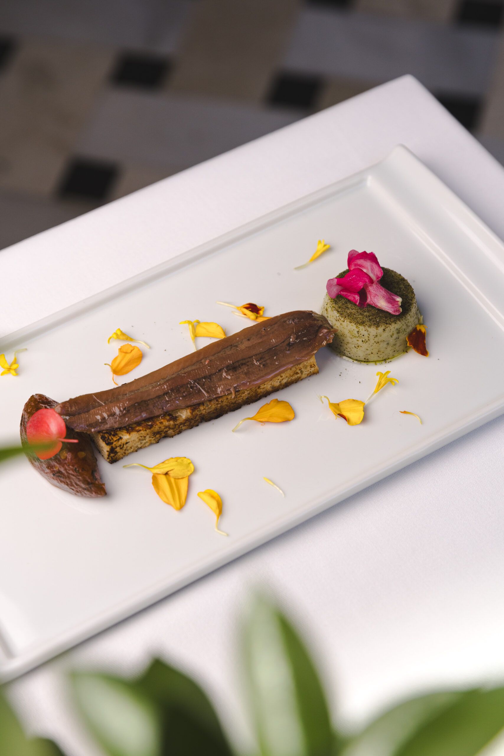 El hotel Alfonso XIII ratifica un año más su espíritu solidario con sus menús de Navidad a beneficio del Banco de Alimentos de Sevilla - Gastronomía y Moda