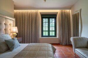 Autenticidad, naturaleza y tradición, parte fundamental del nuevo trabajo del estudio de diseño de interiores de Antonio Calzado en un Cortijo en Setenil de las Bodegas - Gastronomía y Moda
