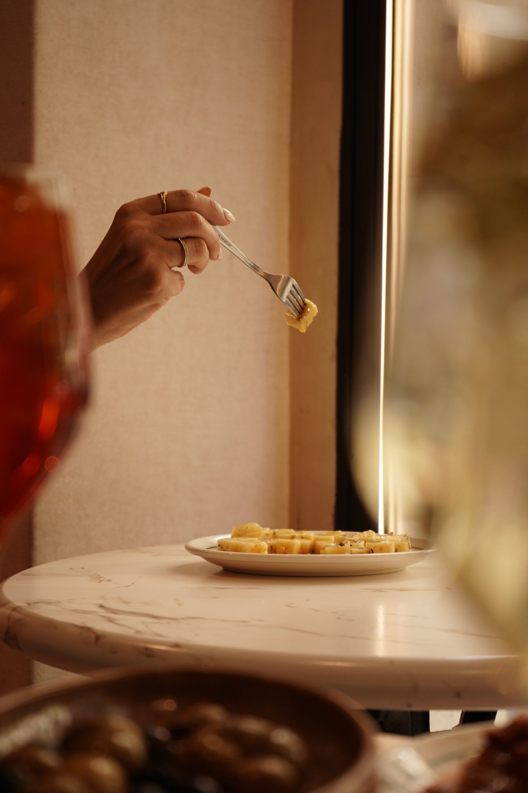 El Patio de Triana lanza Aperipatio, el plan de tapas y bebidas limitadas para alargar las tardes de Madrid - Gastronomía y Moda